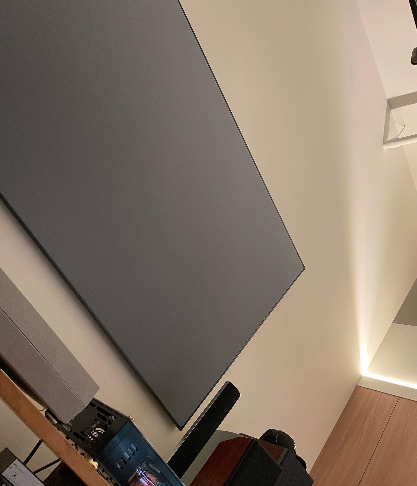 旋轉們100吋超短焦投影幕Optoma